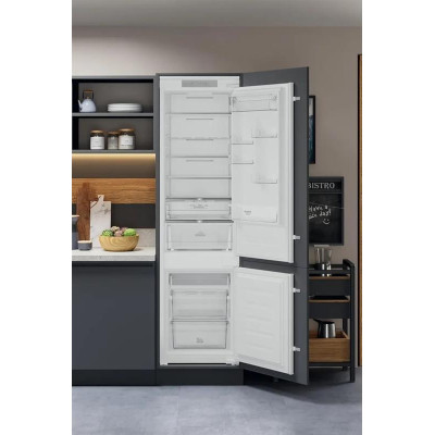 Вбудований холодильник Hotpoint-Ariston HAC20T321