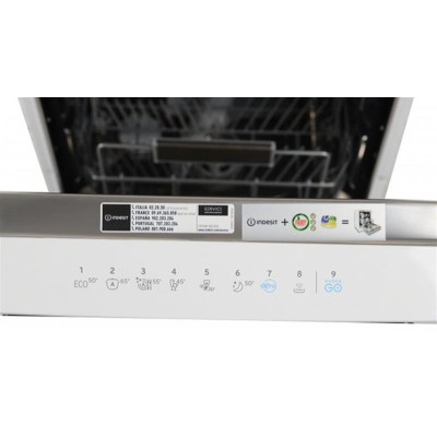 Посудомийна машина Indesit DSFO3T224C