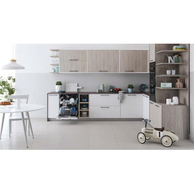 Вбудована посудомийна машина Indesit DIC3B+16A