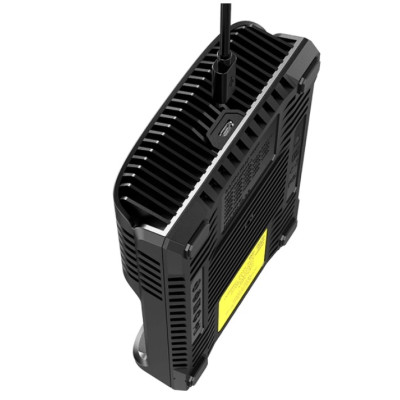 Зарядний пристрій Nitecore UM4