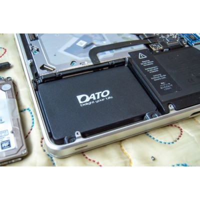Накопичувач SSD 256GB Dato DS700 2.5" SATAIII TLC (DS700SSD-256GB) Накопичувач SSD 256GB Dato DS700 2.5" SATAIII TLC (DS700SSD-256GB)