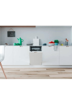 Вбудована посудомийна машина Indesit DSIC3M19