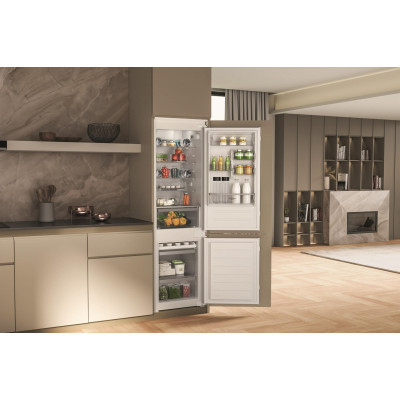 Вбудований холодильник Whirlpool WHC18D011C1 SF