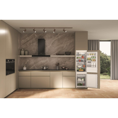 Вбудований холодильник Whirlpool WHC18D011C1 SF