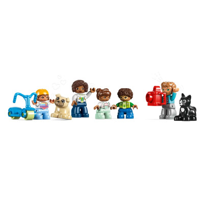 LEGO Конструктор DUPLO Town Сімейний будинок 3 в 1