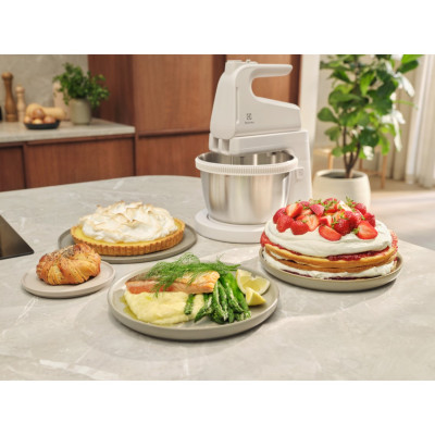 Electrolux Міксер стаціонарний 500Вт, насадки-4, чаша-метал, 3.5л, білий Electrolux Міксер стаціонарний 500Вт, насадки-4, чаша-метал, 3.5л, білий