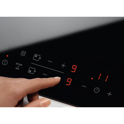 Electrolux Варильна поверхня електрична склокерамічна, 60см, чорний Electrolux Варильна поверхня електрична склокерамічна, 60см, чорний