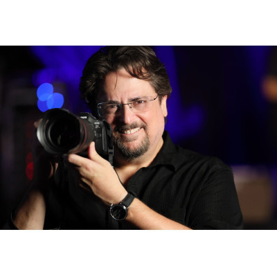 Canon Цифр. фотокамера EOS R6 Mark III + RF 24-105 f/4.0-7.1 IS STM Canon Цифр. фотокамера EOS R6 Mark III + RF 24-105 f/4.0-7.1 IS STM