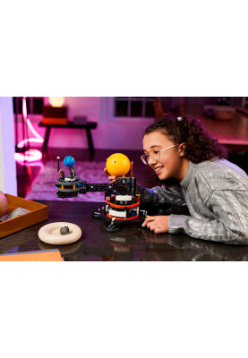 LEGO Конструктор Technic Земля та Місяць на орбіті