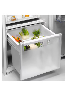 Electrolux Холодильна камера вбудована, 177x55х55, 309л, А++, ST, дисплей, білий