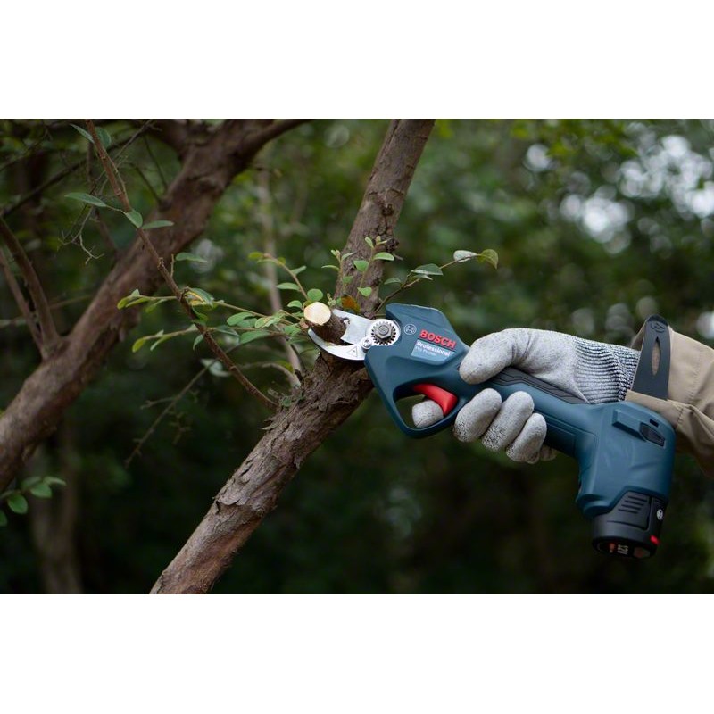 Bosch Секатор Pro Pruner акумуляторний, 12В, 3.0 Ач, до 25мм, 1кг, сет. 2 ак.