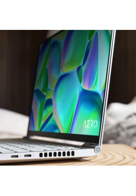 Gigabyte Ноутбук AERO 14.0 QHD+ OLED 90Hz, Intel i7-13700H, 16GB, F1TB, NVD4050-6, W11, сріблястий