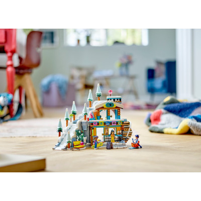 LEGO Конструктор Friends Святкова гірськолижна траса й кафе