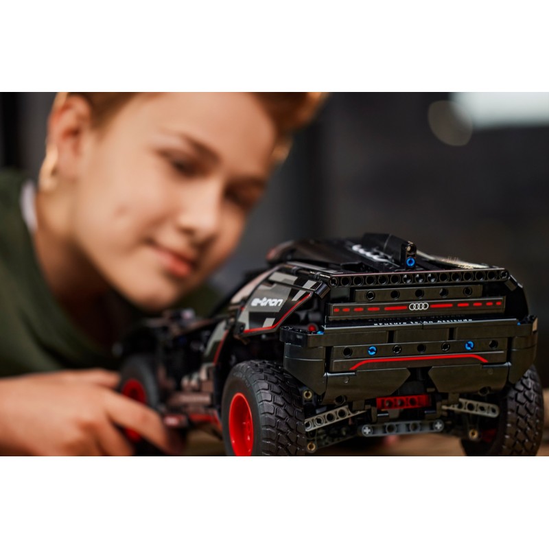 LEGO Конструктор Technic Audi RS Q e-tron