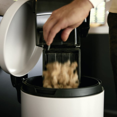 Miele Пилосос контейнерний, 890Вт, сухе прибирання, конт пилок -1л, чорний Miele Пилосос контейнерний, 890Вт, сухе прибирання, конт пилок -1л, чорний