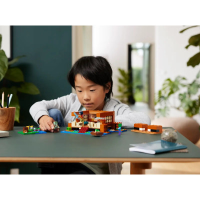 LEGO Конструктор Minecraft Будинок у формі жаби