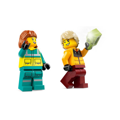 LEGO Конструктор City Карета швидкої допомоги та сноубордист