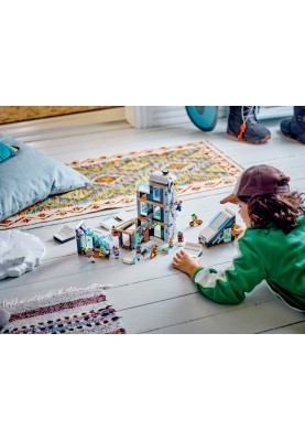 LEGO Конструктор City Гірськолижний і скелелазний цент
