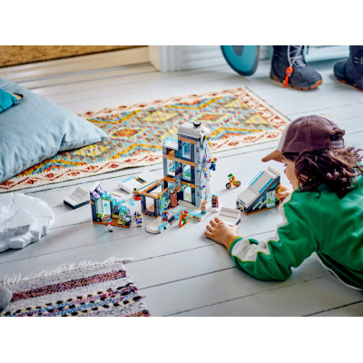 LEGO Конструктор City Гірськолижний і скелелазний цент