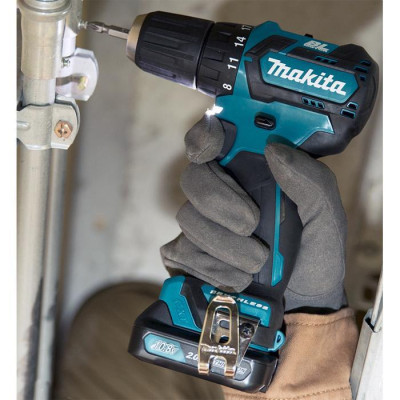 Makita Шуруповерт DF332DSAE, 10.8, 2 Ач, 0-4501500 об/хв