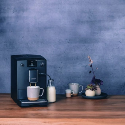Nivona Кавомашина CafeRomatica, 2,2л, зерно+мелена, автомат.капуч, авторецептів -5, чорний