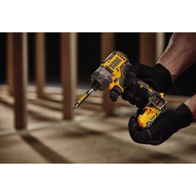DeWALT Шурупокрут акумуляторний XR Li-Ion 12В безщітковий 8Нм 0.68кг