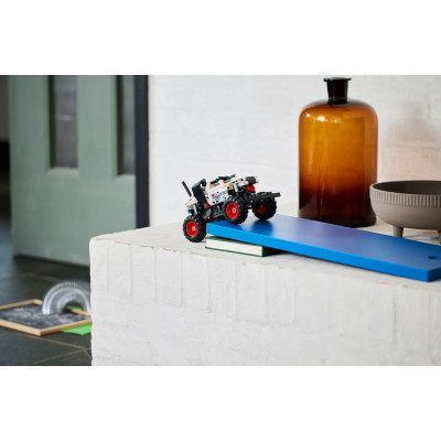 LEGO Конструктор Technic Monster Jam™ Monster Mutt™ Dalmatian