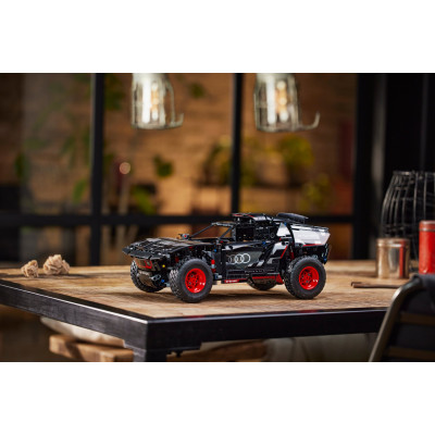 LEGO Конструктор Technic Audi RS Q e-tron