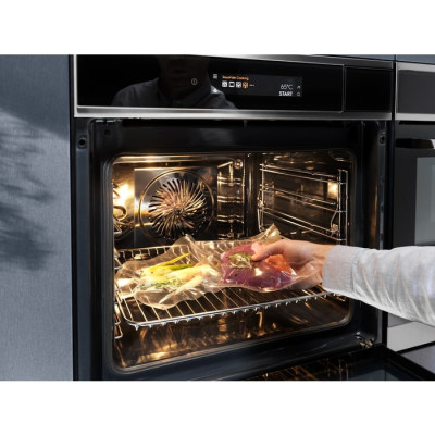 Electrolux Духовий шафа електричний, 70л, А++, пара, дисплей, конвекція, ф-ція пароварки, телескопічні напрямні, чорний
