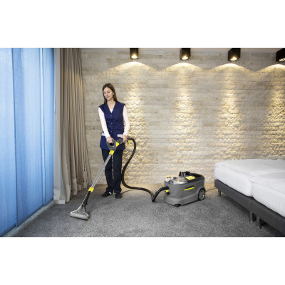 Karcher Пилосос професійний миючий Puzzi 10/2 Adv, 1250Вт, 254мБар, контейнер 10/9л, 11.5кг Karcher Пилосос професійний миючий Puzzi 10/2 Adv, 1250Вт, 254мБар, контейнер 10/9л, 11.5кг