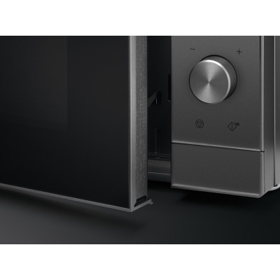Electrolux Мікрохвильова піч 25л, мех. керування, 900Вт, гриль, дисплей, інвертор, титан