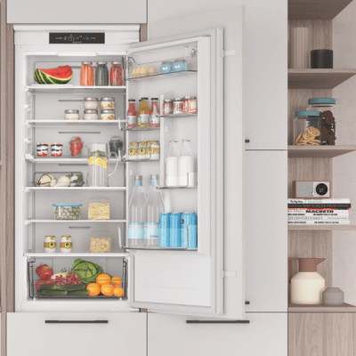 Indesit Вбудований холодильник з морозильною камерою INC20T321EU