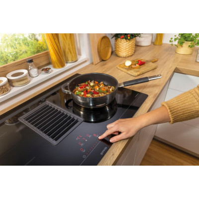 Gorenje Варильна поверхня індукційна, 83см, розширена зона, вбудована витяжка, 620м.куб/год, чорний Gorenje Варильна поверхня індукційна, 83см, розширена зона, вбудована витяжка, 620м.куб/год, чорний