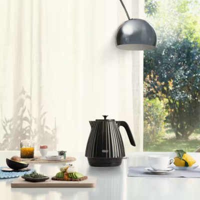 Delonghi Електрочайник Ballerina, 1.7л, Strix, пластик, чорний