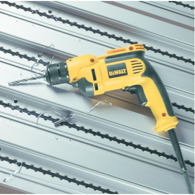 DeWALT Дриль DeWalt 701Вт 10.9Нм 0-2500об/хв патрон 10мм 1.8кг DeWALT Дриль DeWalt 701Вт 10.9Нм 0-2500об/хв патрон 10мм 1.8кг