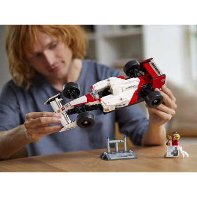 LEGO Конструктор Icons McLaren MP4/4 і Айртон Сенна