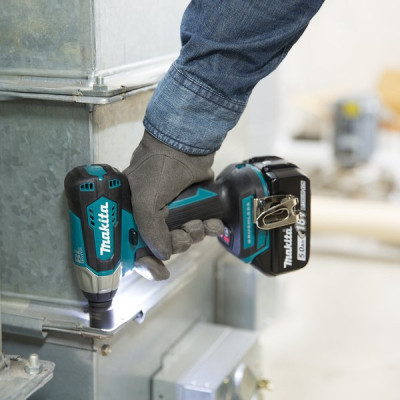 Makita Гайковерт ударний DTW181Z, акумуляторний, 18В, LXT, 01300/0-2400 об/хв, 180Нм, 1.6 кг, без АКБ та зарядного пристрою Makita Гайковерт ударний DTW181Z, акумуляторний, 18В, LXT, 01300/0-2400 об/хв, 180Нм, 1.6 кг, без АКБ та зарядного пристрою