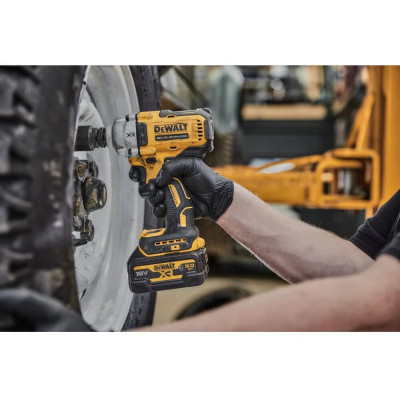 DeWALT Гайковерт ударний акумуляторний DeWALT XR Li-Ion 18В 1084Нм 2000об/хв 3250уд/хв 1/2" 1.67кг без АКБ та ЗП