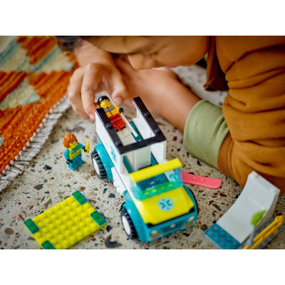 LEGO Конструктор City Карета швидкої допомоги та сноубордист
