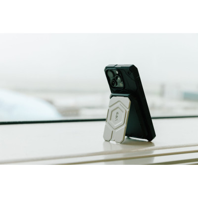 UAG Чохол для карт магнітний з підставкою, Magnetic Wallet with Stand, Black