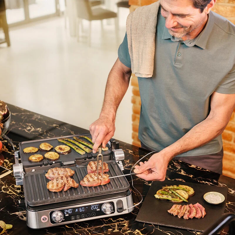 Braun Гриль прижимний MultiGrill 9 CG 2200Вт, темп. режимів-3, з`ємні пластини, термощуп, метал