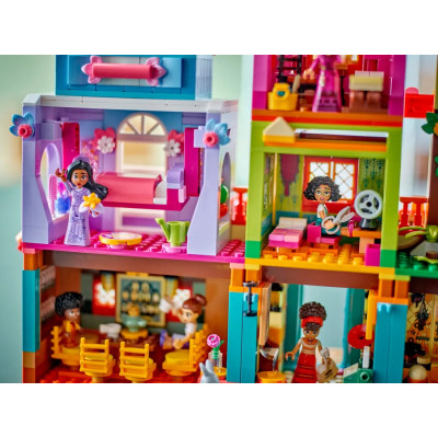 LEGO Конструктор Disney Чарівний будинок Мадрігал