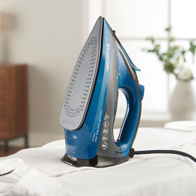 Russell Hobbs Праска Colour Control Pro, 2400Вт, 380мл, паровий удар -185гр, самоочищення, індик.температури, керам. підошва, синій