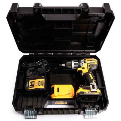 DeWALT Шурупокрут-дриль акумуляторний XR Li-Ion 18В акб 2х2А·рік 70Нм 550-2000об/хв кейс, ЗП 1.2кг DeWALT Шурупокрут-дриль акумуляторний XR Li-Ion 18В акб 2х2А·рік 70Нм 550-2000об/хв кейс, ЗП 1.2кг