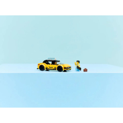 LEGO Конструктор LEGO City Жовте таксі