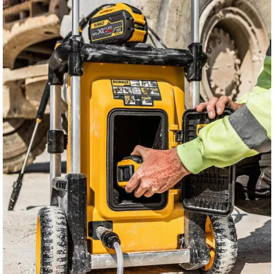 DeWALT Мінімийка високого тиску акумуляторна XR 2х18 В 165бар 300л/год шланг 6м 10.9кг без АКБ та ЗП
