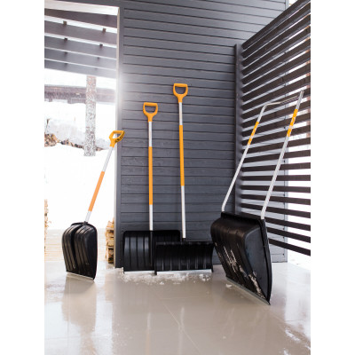 Fiskars Скріпер для снігу SnowXpert