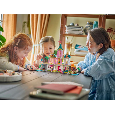 LEGO Конструктор LEGO Disney Princess Замок принцеси та королівські улюбленці