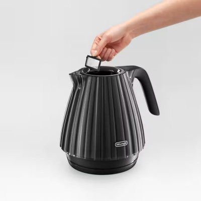 Delonghi Електрочайник Ballerina, 1.7л, Strix, пластик, чорний
