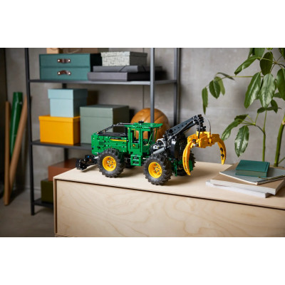 LEGO Конструктор Technic Трелювальний трактор «John Deere» 948L-II